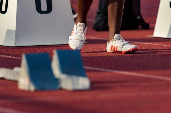 les événements sportifs locaux et les performances des athlètes de la région