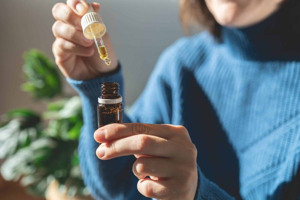 Quelles sont les réglementations en vigueur concernant la culture et l'utilisation des plantes de chanvre ?