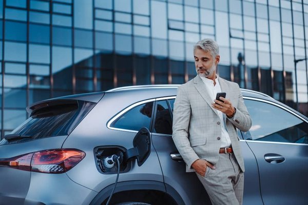 Quelle est la différence de la voiture électrique par rapport aux autres types de voitures.