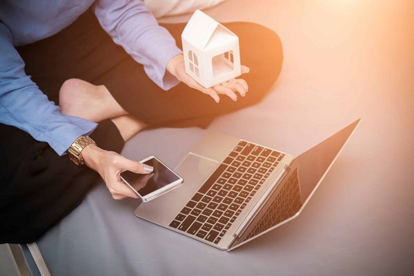 Comparer et choisir : les critères pour sélectionner un prêt immobilier en ligne
